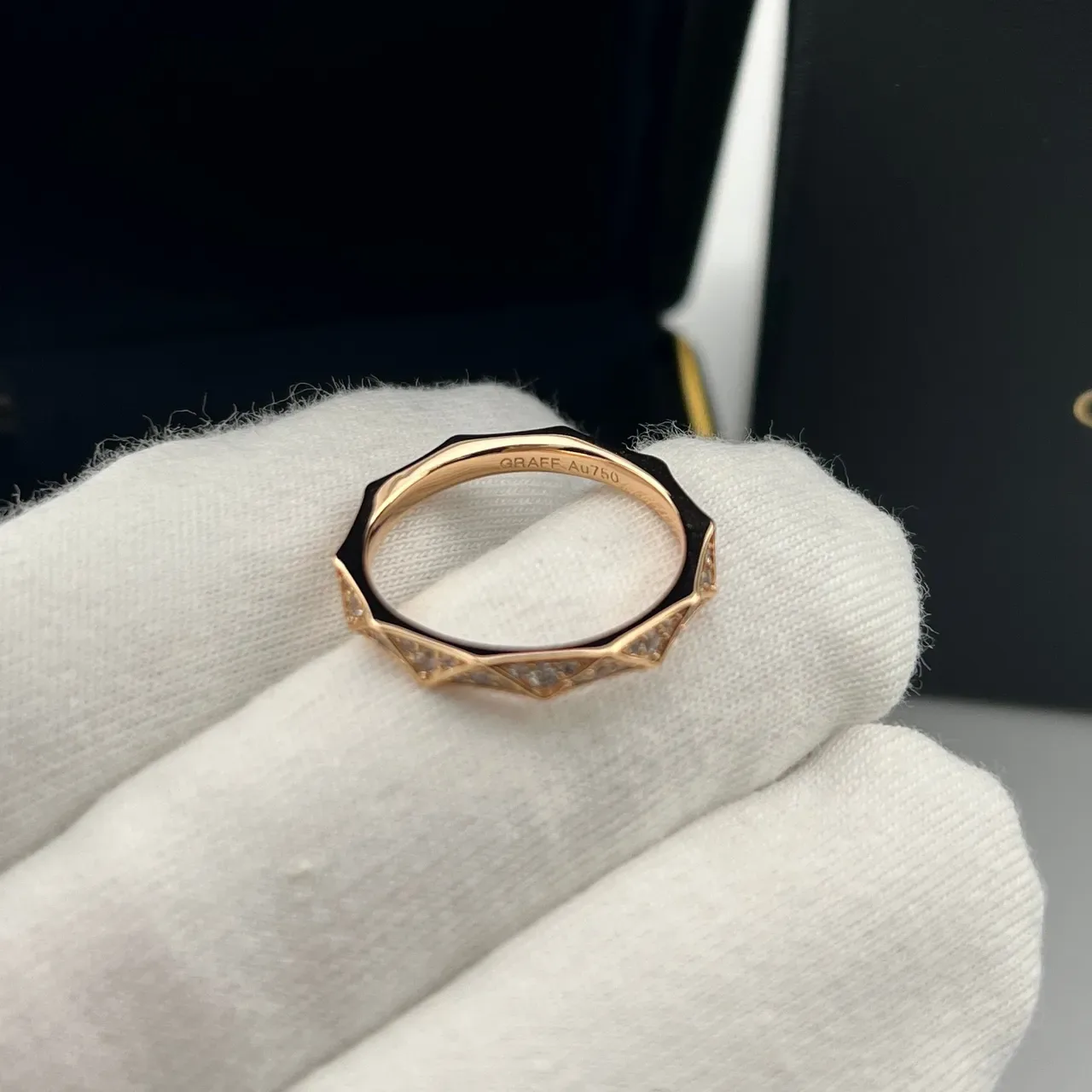 Graff Gold Silver Geometric Faceted Band Pavé-Set Dark Stones Ring 2