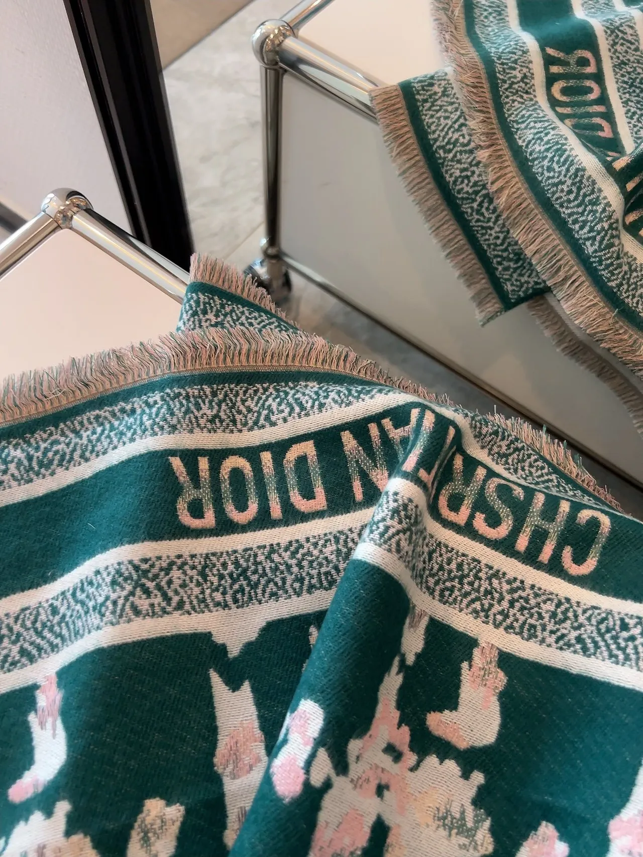 Châle Jacquard Floral Beige Gris frangé 5