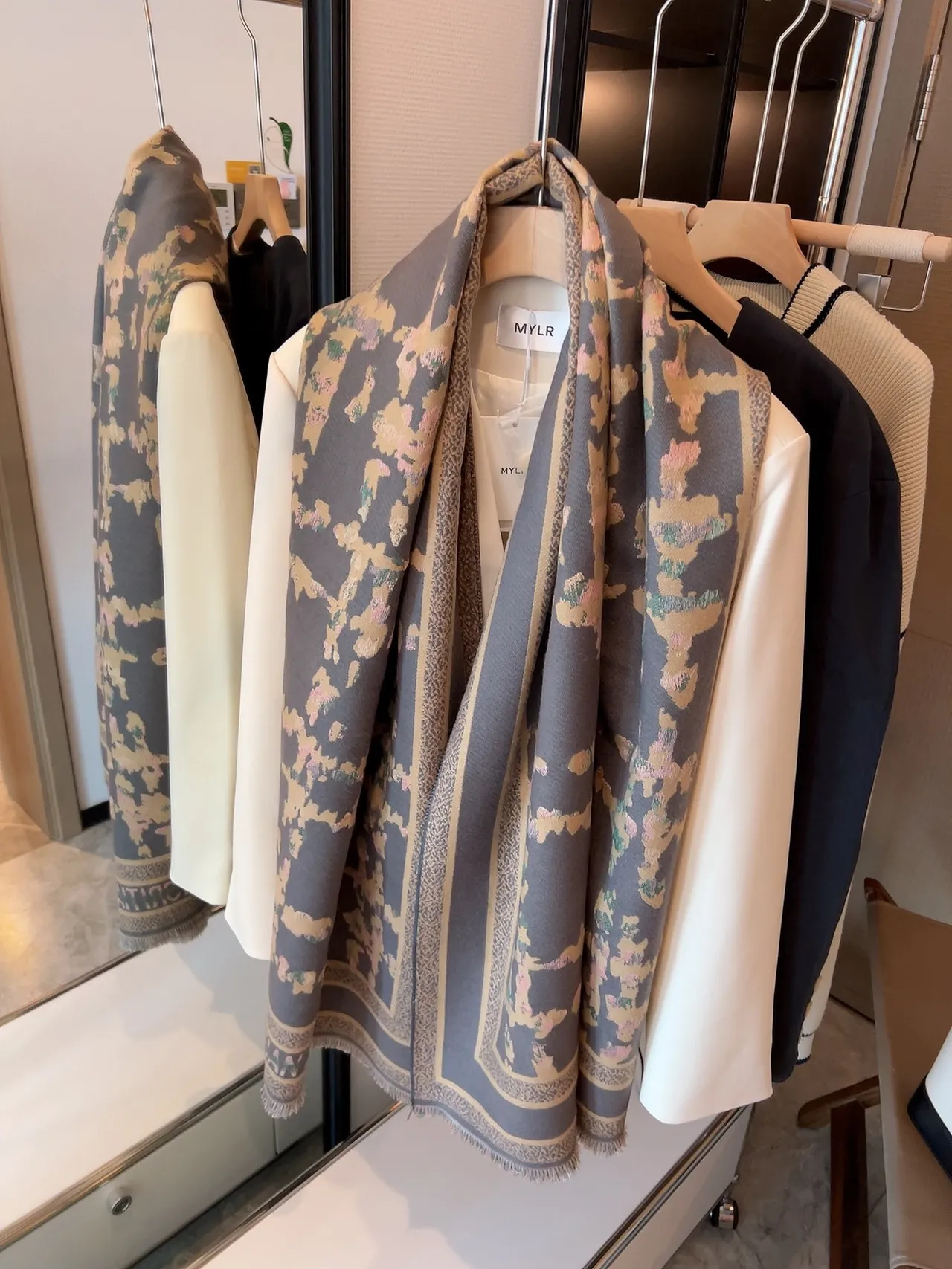 Châle Jacquard Floral Beige Gris frangé 7