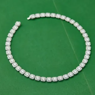 Collier à maillons Halo-Set en pierres carrées
