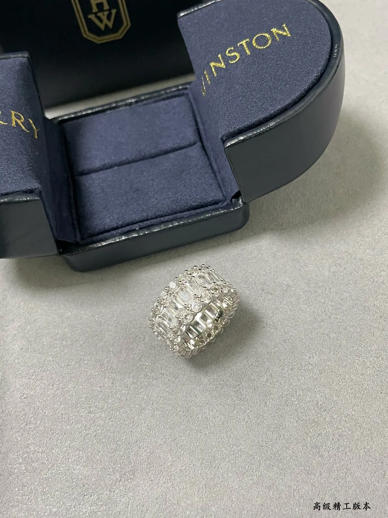 Harry Winston خاتم الأبدية بالماس متعدد الصفوف المقطوع الزمردي والماس الدائري 2