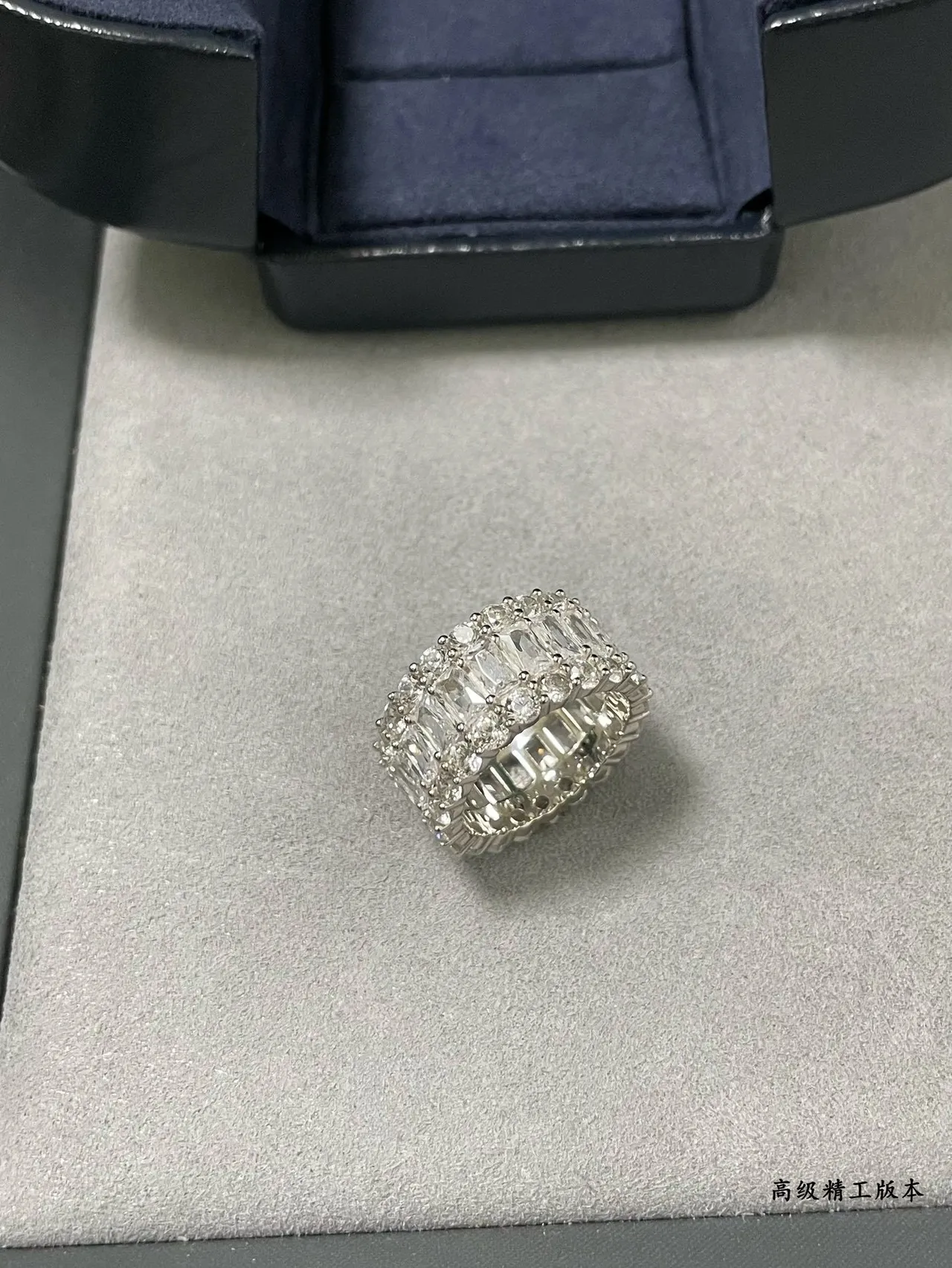 Harry Winston خاتم الأبدية بالماس متعدد الصفوف المقطوع الزمردي والماس الدائري 7