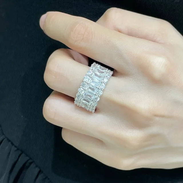 Harry Winston خاتم الأبدية بالماس متعدد الصفوف المقطوع الزمردي والماس الدائري 9