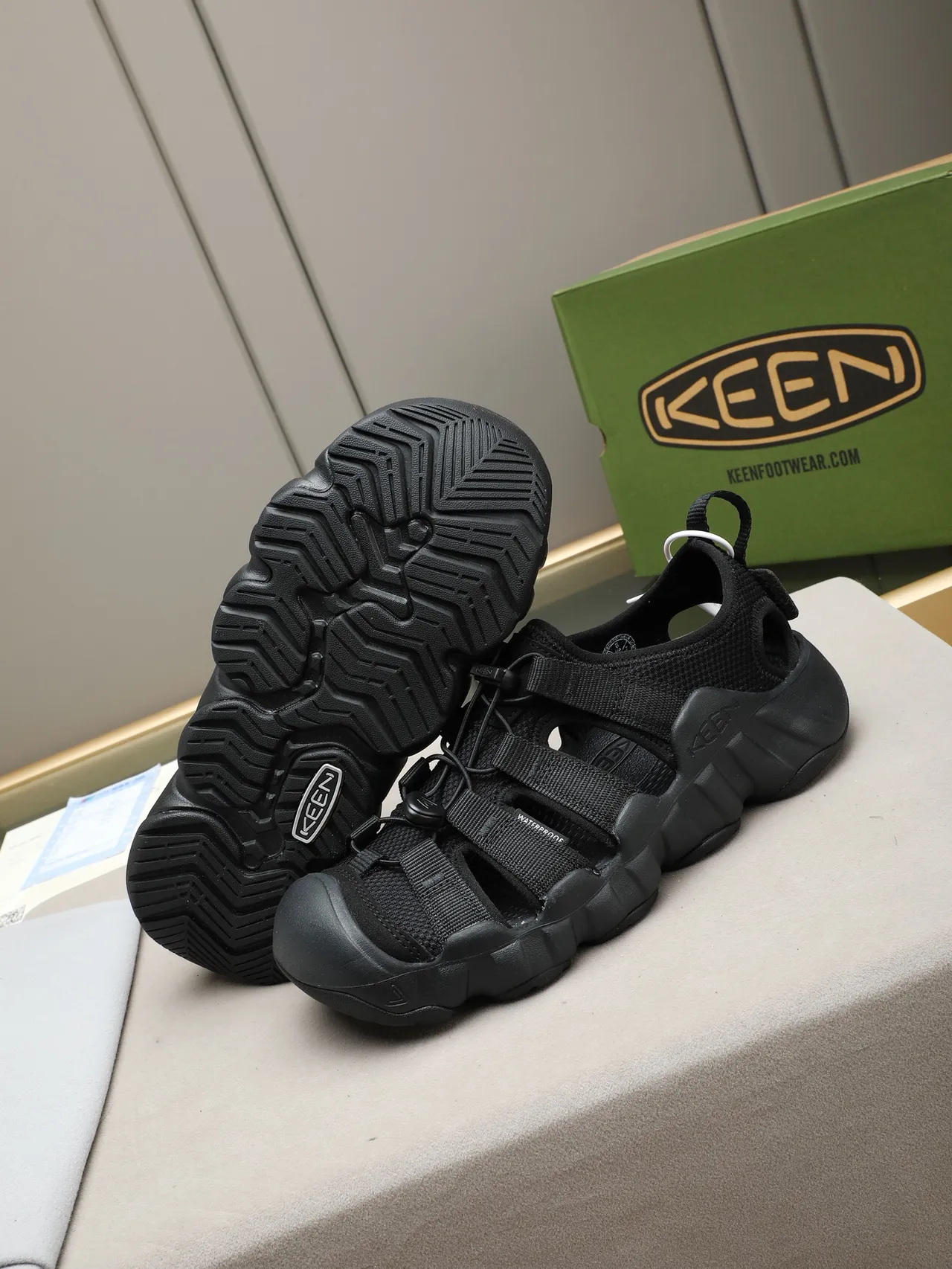 KEEN কালো পূর্ণ বহু ফিতা ক্যাজুয়াল স্যান্ডেল 4