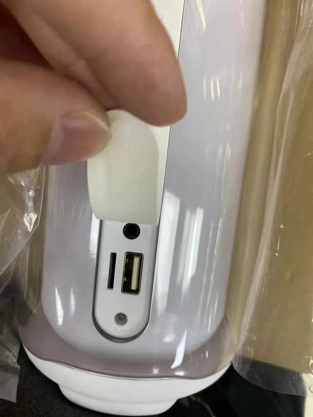 LED渐变照明圆柱形便携式扬声器 2