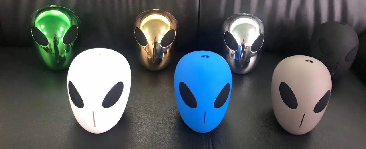 Multicolor Alien-Head Silhouette Mirror-Finish Metallic Speaker 1