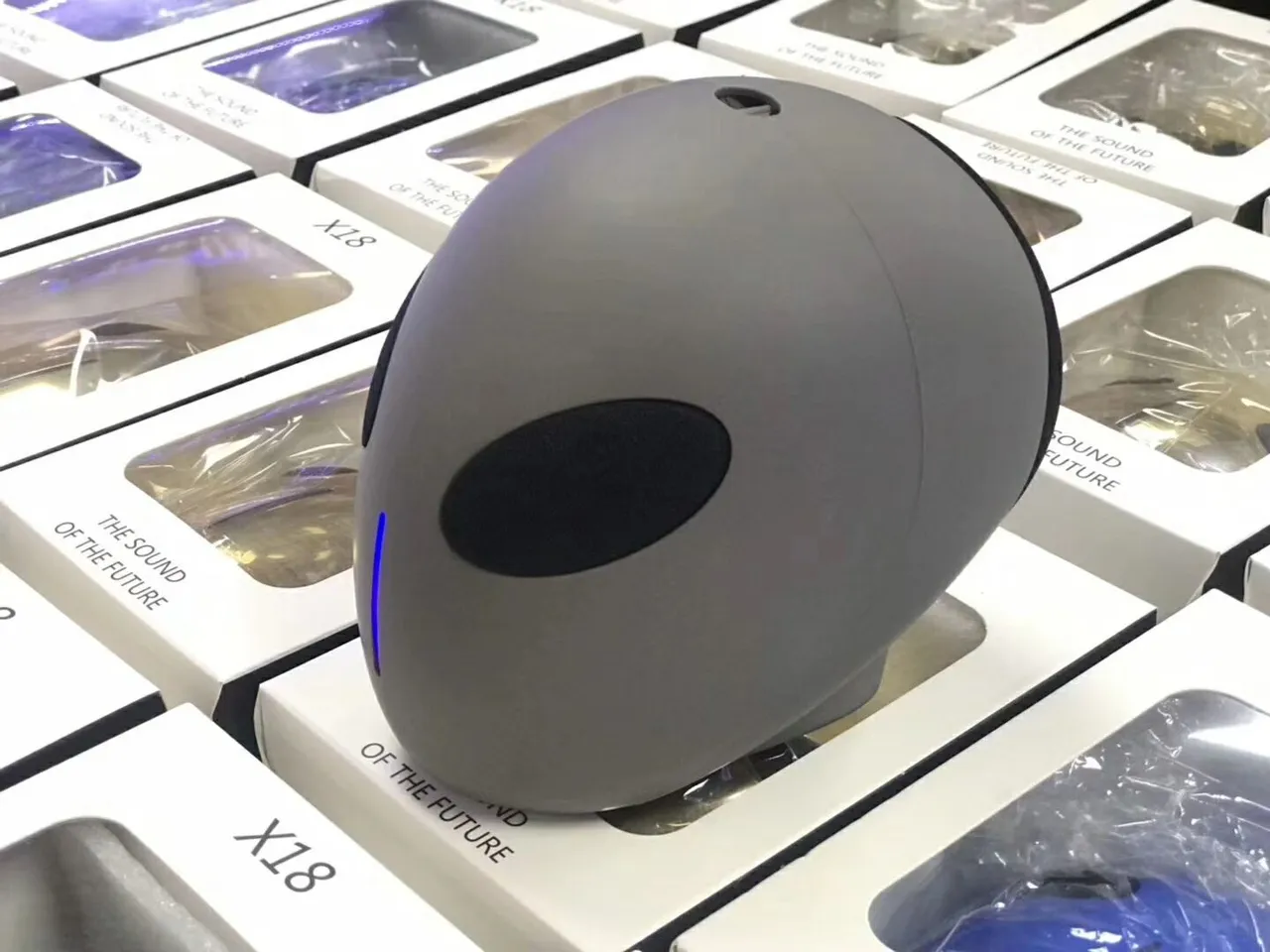 Multicolor Alien-Head Silhouette Mirror-Finish Metallic Speaker 8