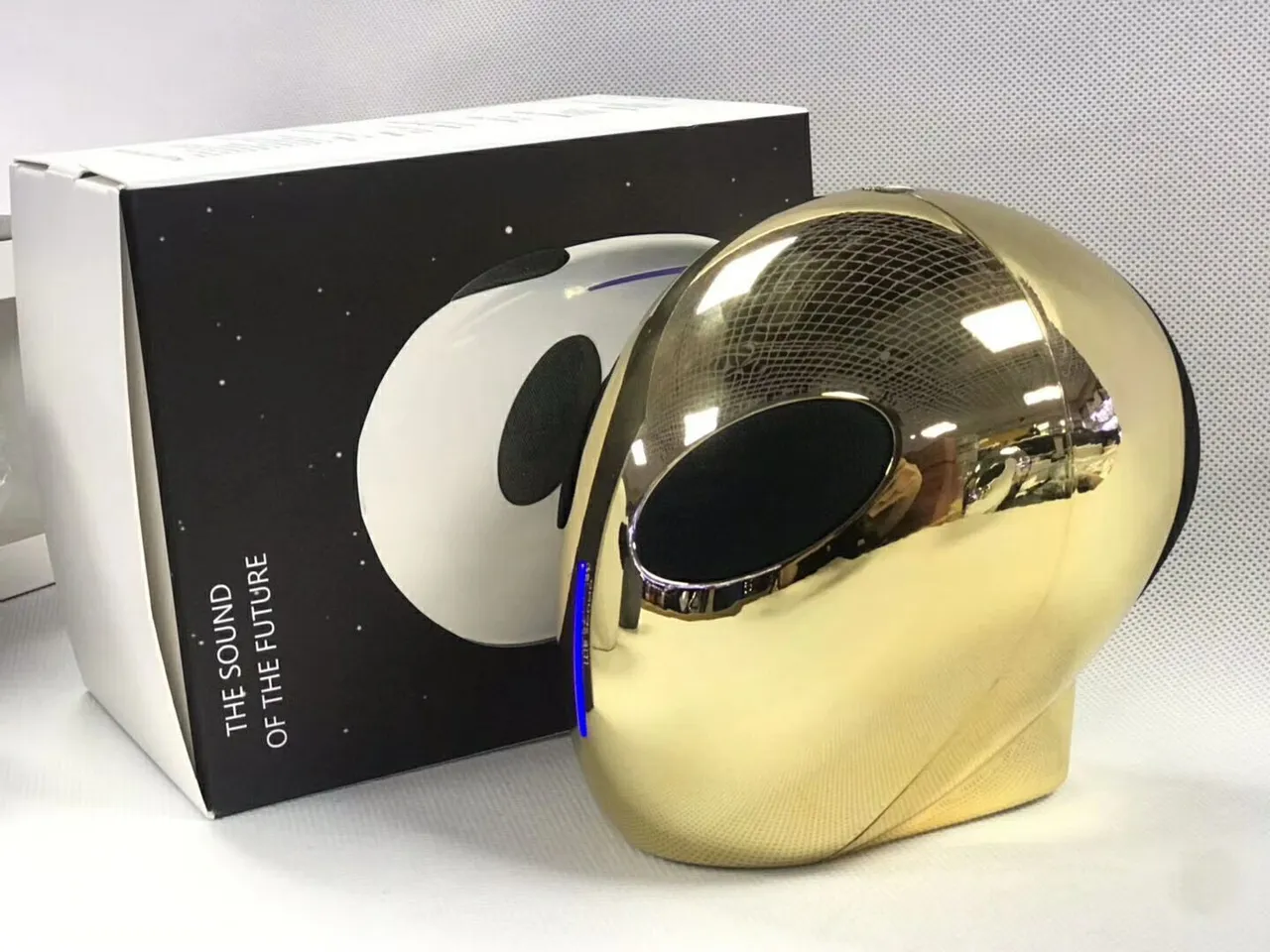 Multicolor Alien-Head Silhouette Mirror-Finish Metallic Speaker 9