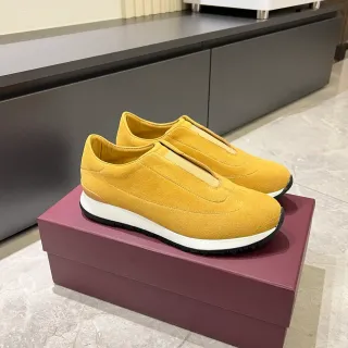 أحذية رياضية Lifestyle بياقة أصفر خردل من السويدي slip-on