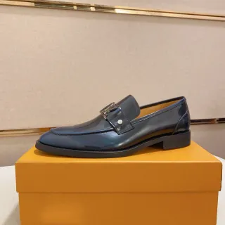 لوفر جلد لامع بحري مع حزام بكل