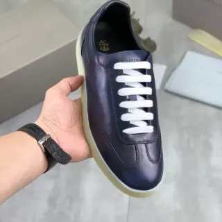Tênis casual navy white de couro com cadarços