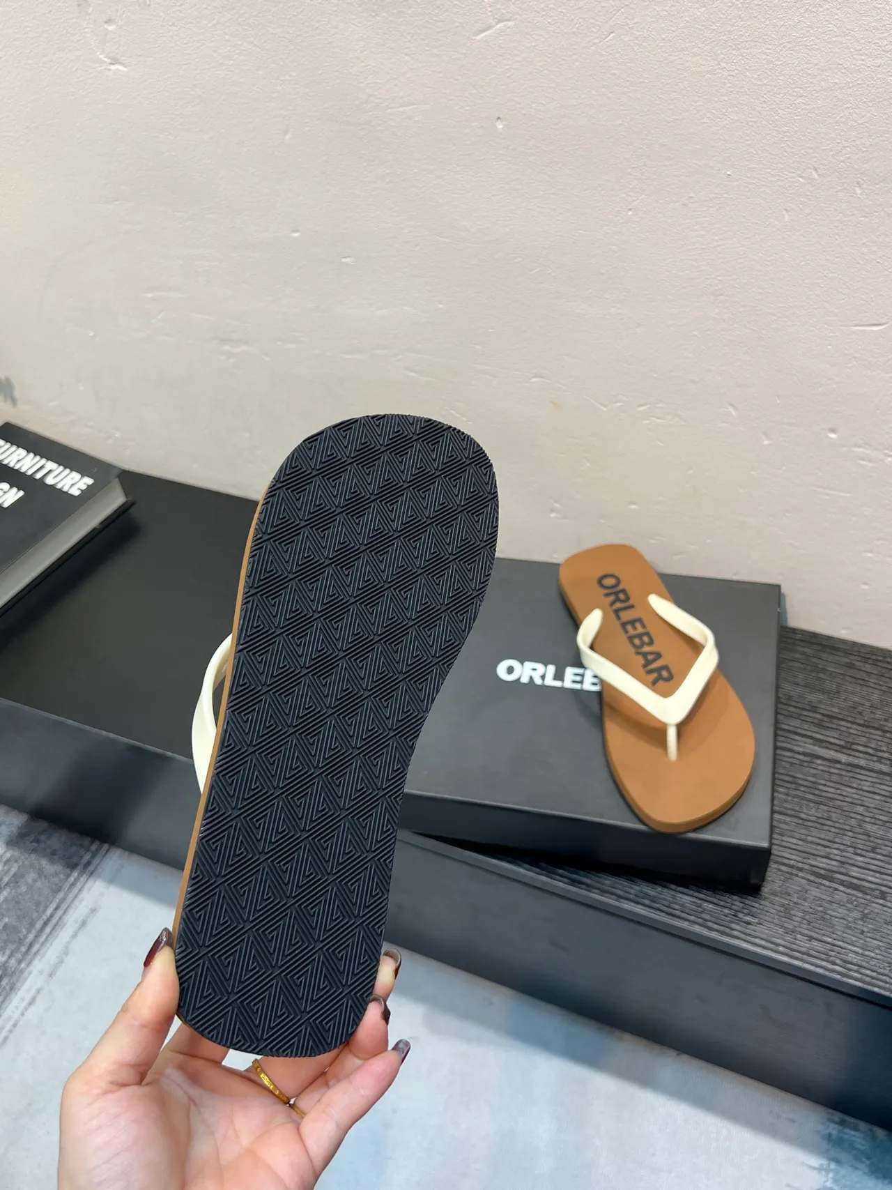 ORLEBAR Brown Beige Flat Sole Y-Strap Slippers 9