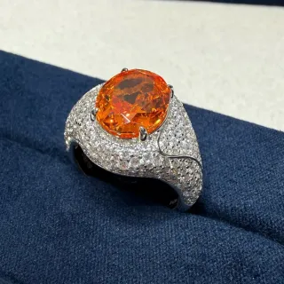 ओवल नारंगी जेमस्टोन Pavé एंगूठी
