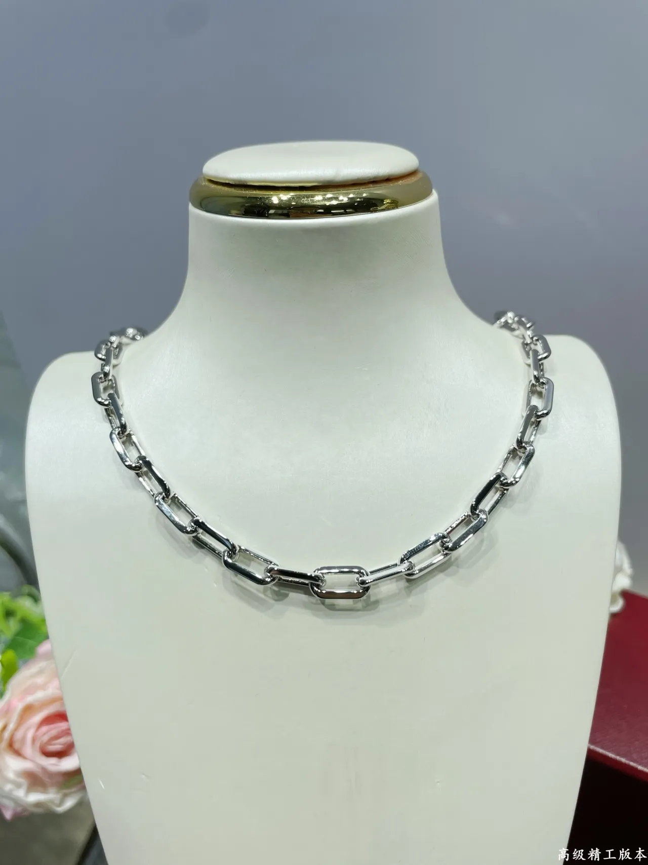 Collar choker oversized con eslabones rectangulares de tono dorado 3