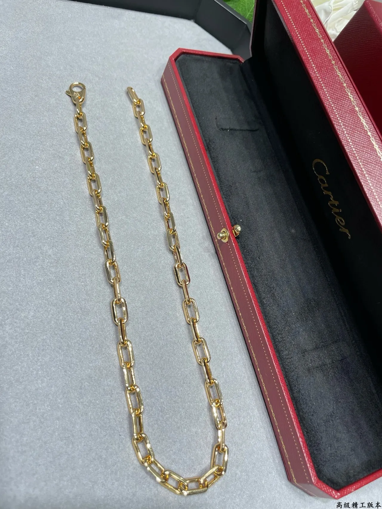 Collar choker oversized con eslabones rectangulares de tono dorado 7