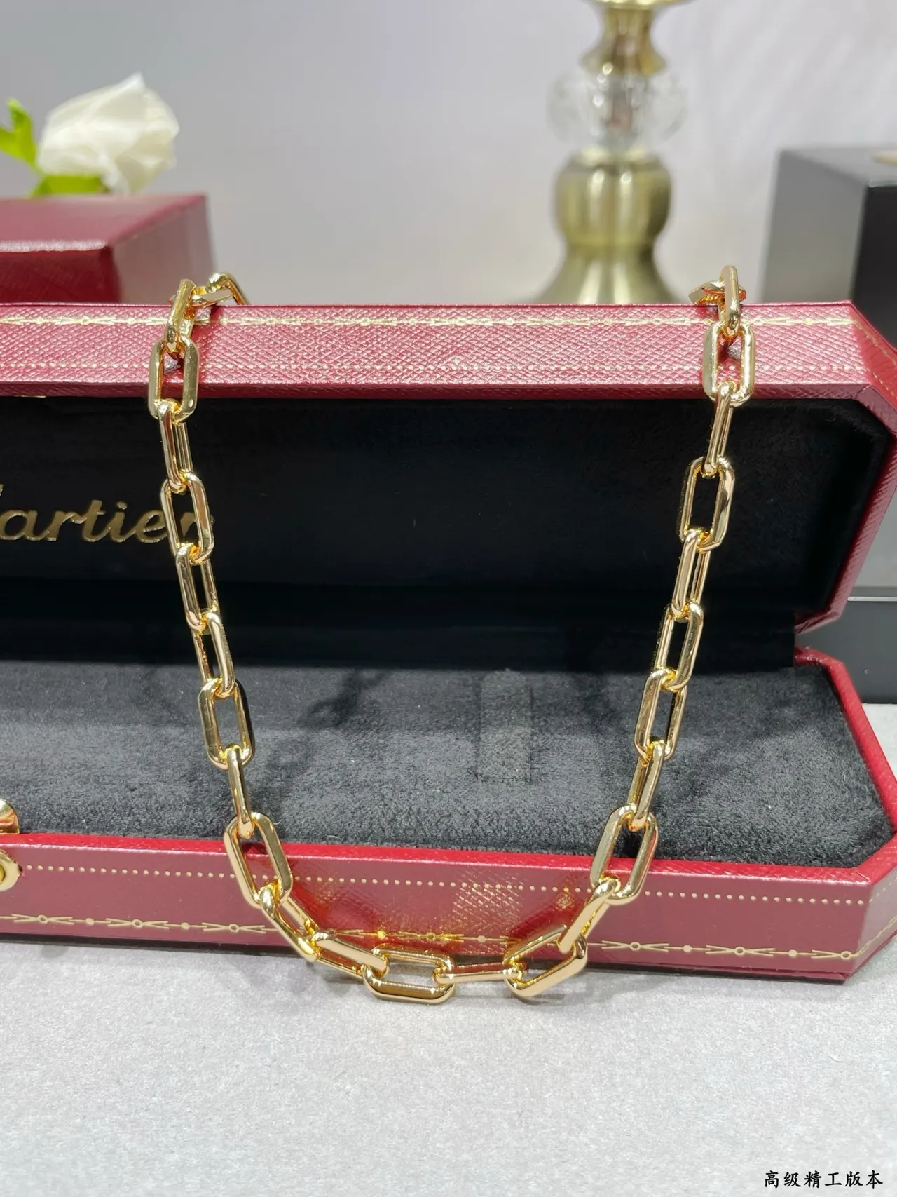 Collar choker oversized con eslabones rectangulares de tono dorado 9