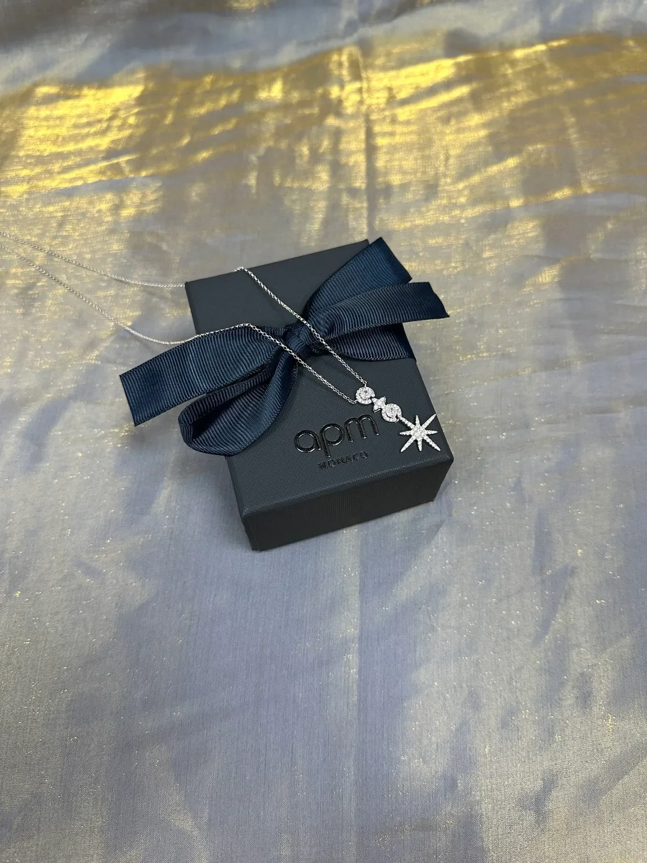 Colar com pingante de estrela starburst pavé de cristal 2
