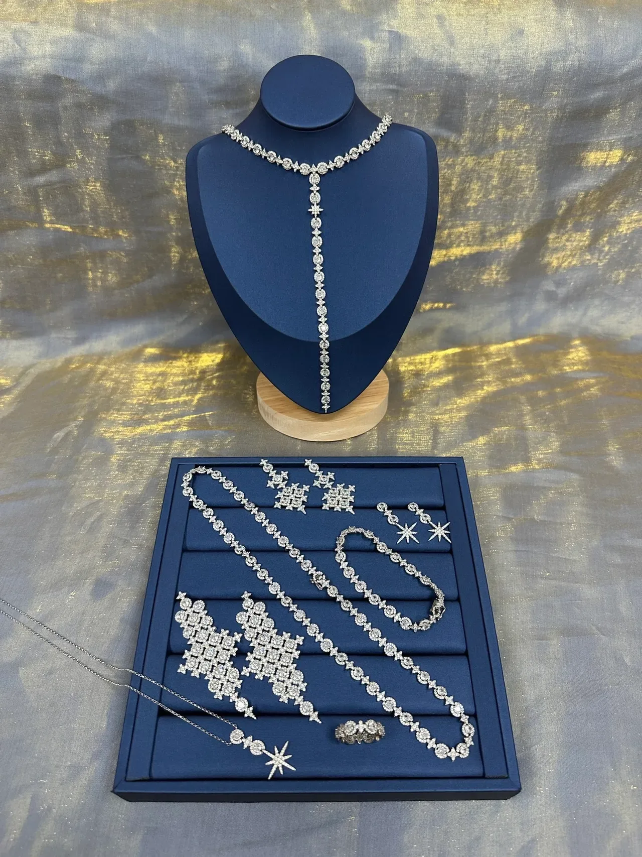 Colar com pingante de estrela starburst pavé de cristal 7