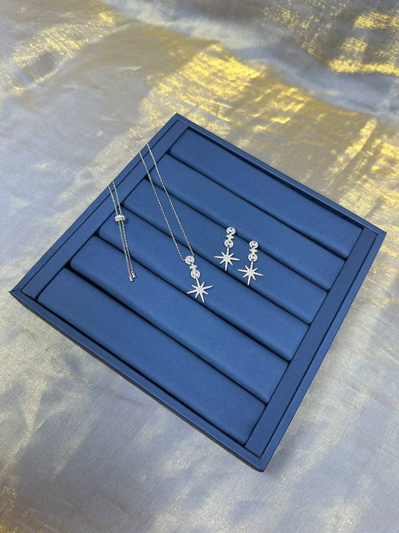 Colar com pingante de estrela starburst pavé de cristal 8