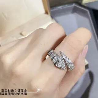 Pavé-Set 蛇形灵感铰接双带戒指