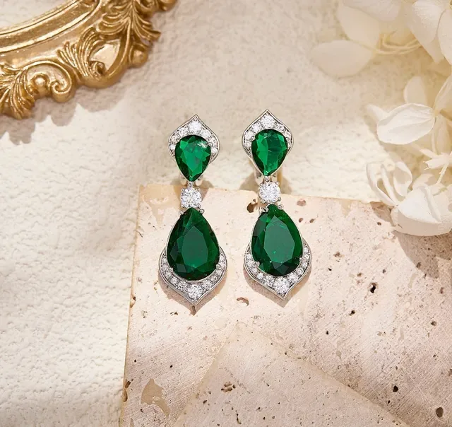 Brincos Pendentes com Gemas Azuis em Forma de Pêra e Pedras Brancas Pavé 6