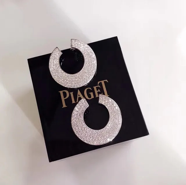 Piaget أقراط بافيه-سيت مفتوحة الحلقة 9