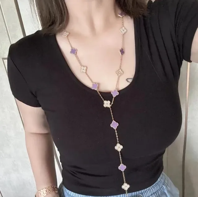 Collier chaîne or avec pendentifs trèfle alternants violet 4