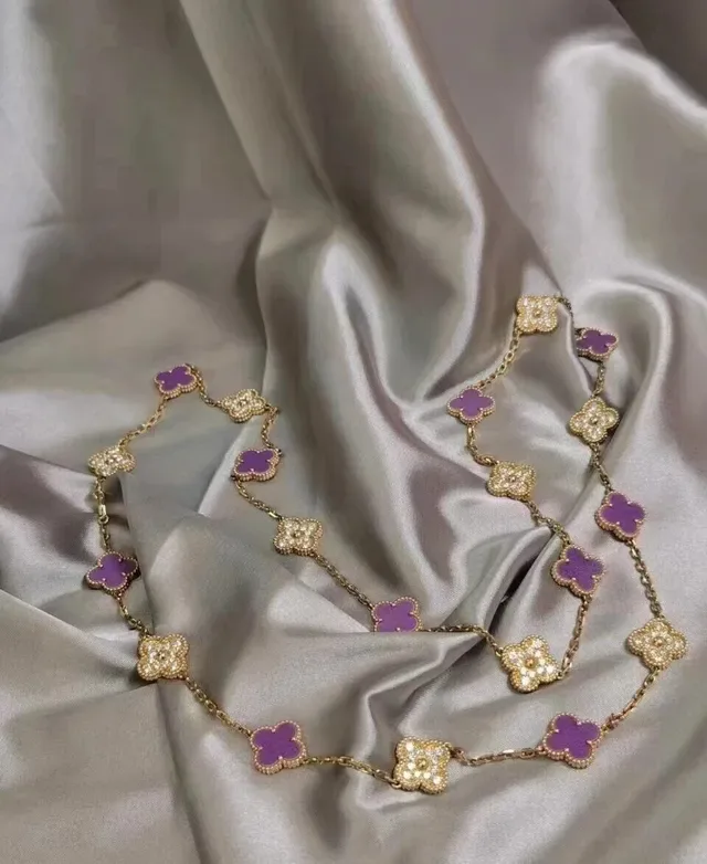 Collier chaîne or avec pendentifs trèfle alternants violet 6
