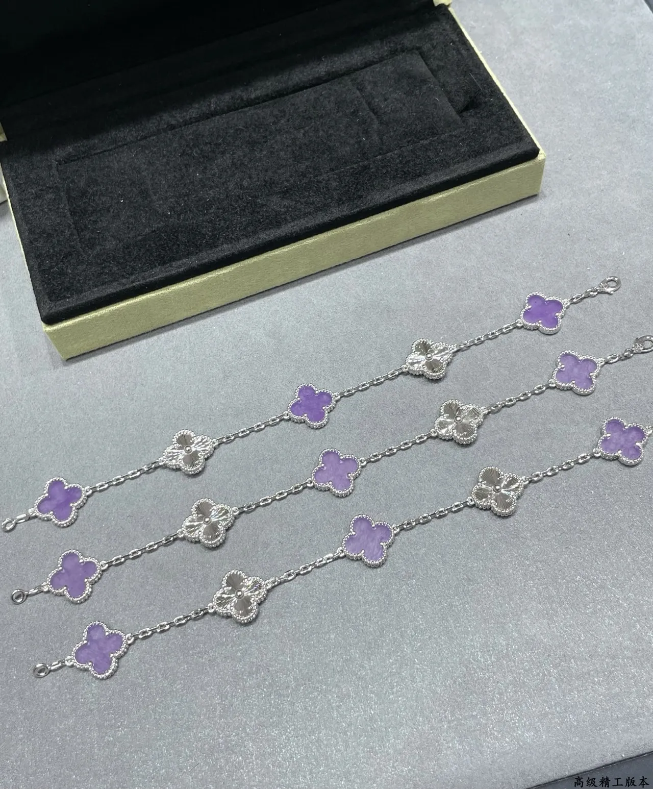 Pulsera de Charms con Forma de Trébol con Inlay de Esmalte en Plata y Morado 3