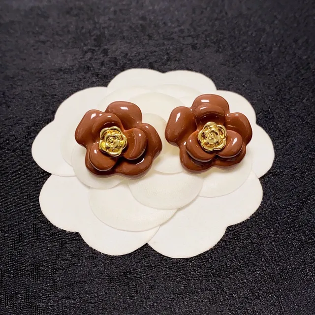 Red Floral Gold-Center Stud Earrings 7