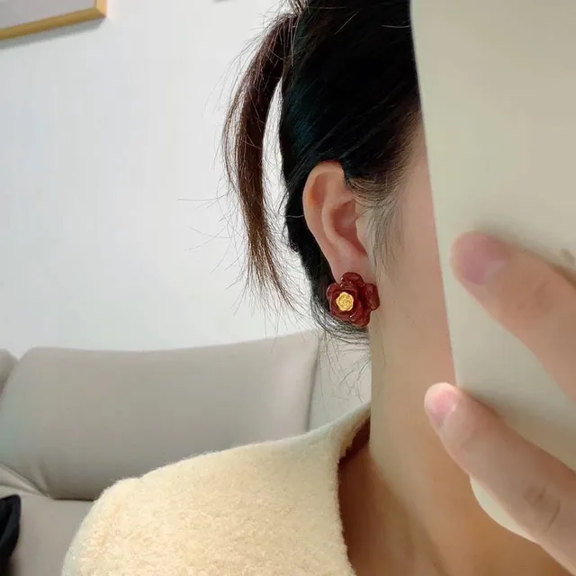 Red Floral Gold-Center Stud Earrings 9