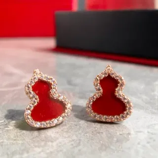 Brincos de Pedras Pavé em Forma de Cabaça Vermelha