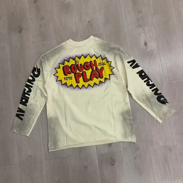 Roughplay Graphic Print Long-Sleeve T-Shirt 14