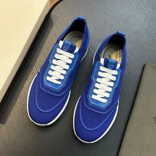 حذاء رياضي أزرق ملكي شبكي وصناعي مع أحزمة