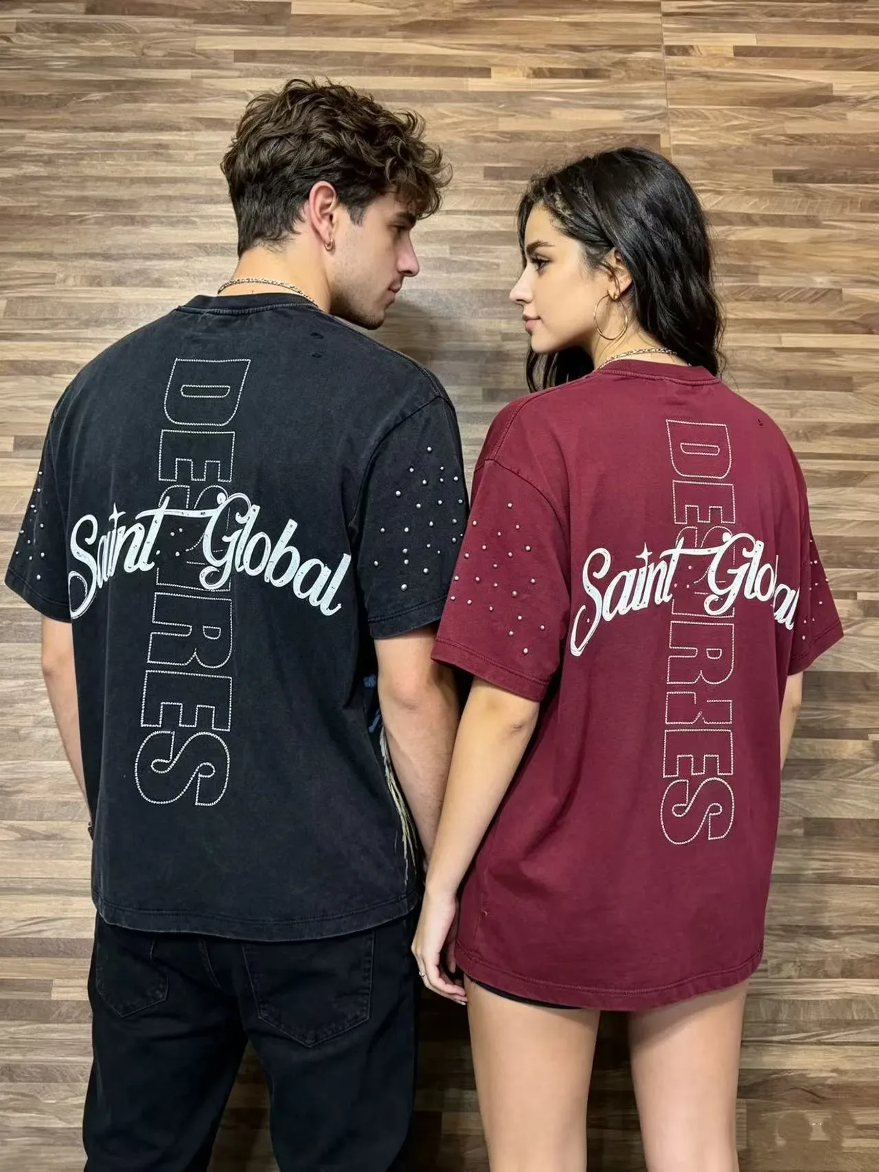تيشيرت أوفرسايز Saint Tears جرافيك مزين بالراينستون 3