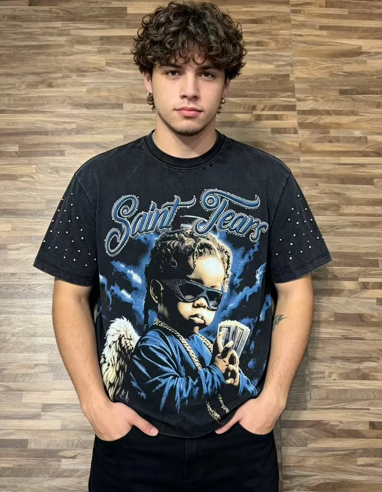 تيشيرت أوفرسايز Saint Tears جرافيك مزين بالراينستون 5