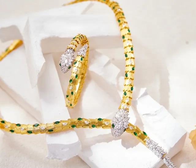 Serpent Motif Gold and Emerald Gem-Set Necklace 3