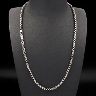 Collier chaîne box plate argentée métallique