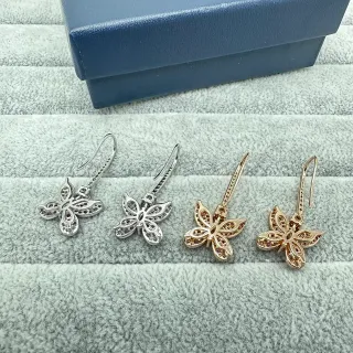 brincos de prata e ouro com motivo de borboleta Pave-Set pedras