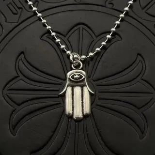 Collier en argent avec pendentif main Hamsa et motif œil maléfique
