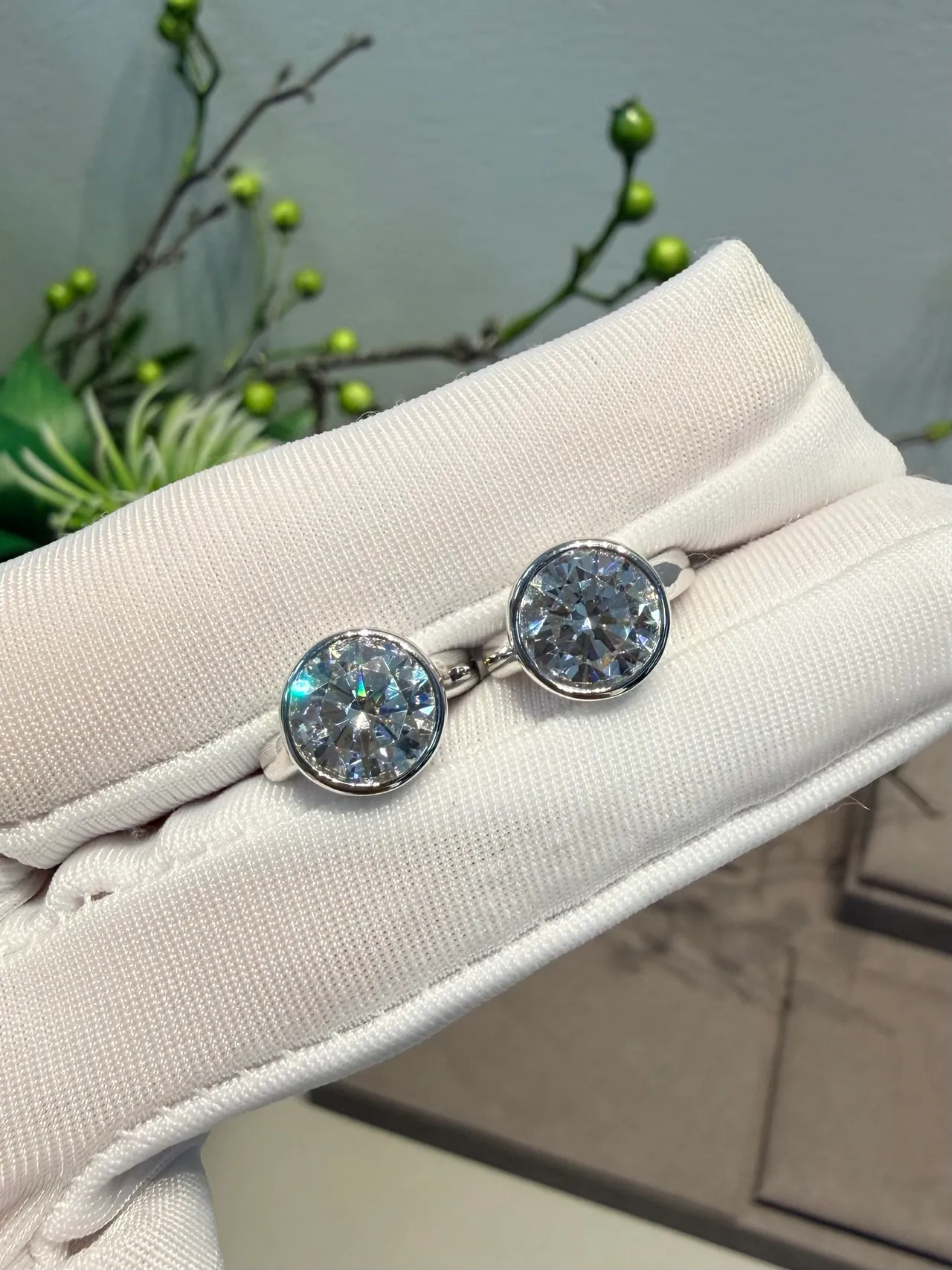 Bague en argent poli avec bezels ouverts à l'arrière 3