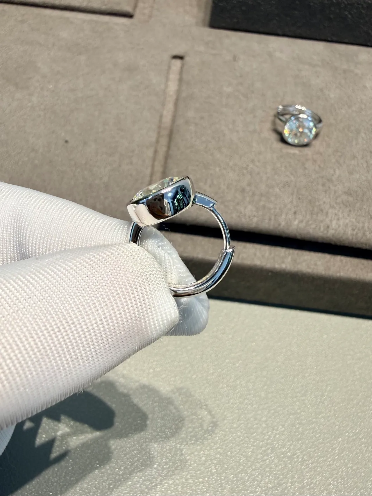 Bague en argent poli avec bezels ouverts à l'arrière 6
