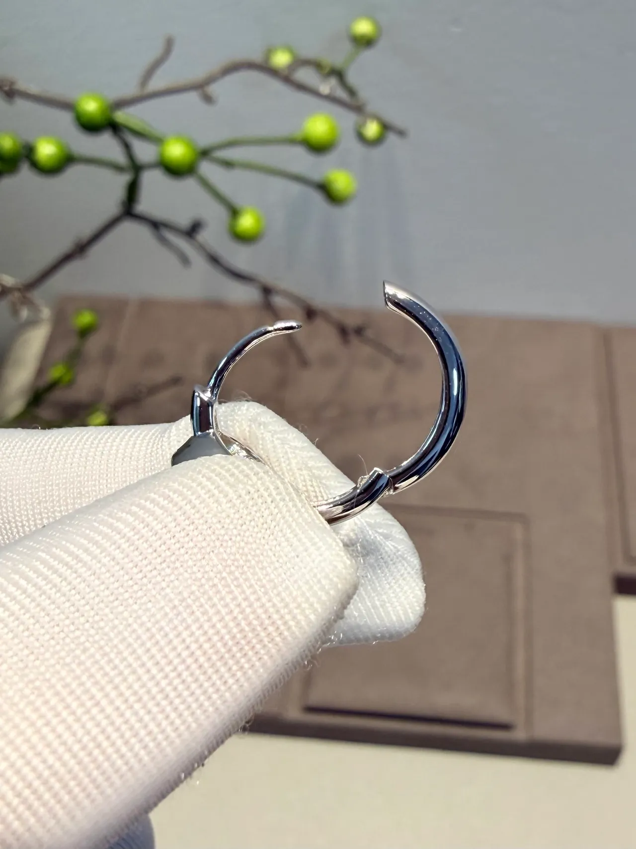 Bague en argent poli avec bezels ouverts à l'arrière 9