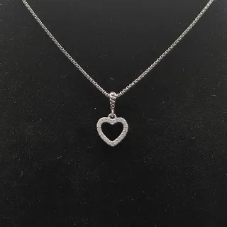 Collier avec pendentif de cœur ouvert pavé en ton argent