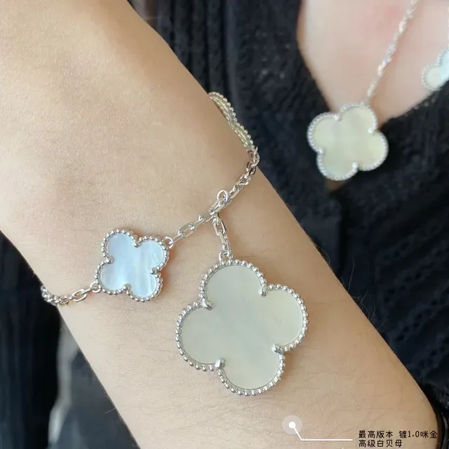 Silver White Chain Four Clover-Shaped Charms Bracelet 9