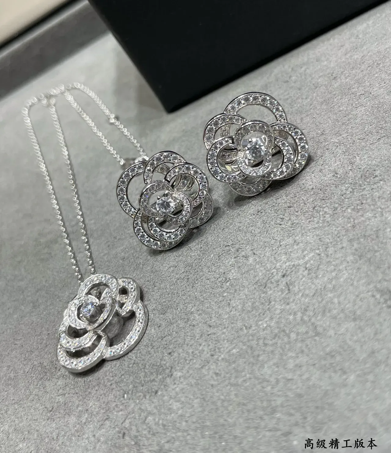 Boucles d'oreilles Argent Blanc Motif Floral Pierres Pavé 7