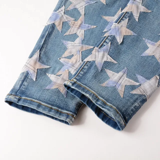 بناطيل جينز distressed light-wash slim-fit مطبوعة بنجمات 6