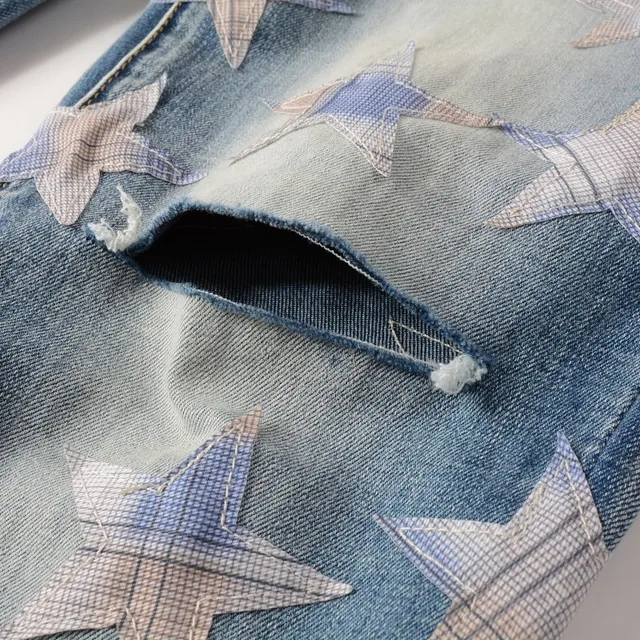 بناطيل جينز distressed light-wash slim-fit مطبوعة بنجمات 10