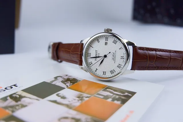 Tissot Le Locle Powermatic 80 Relógio de couro marrom mecânico 7