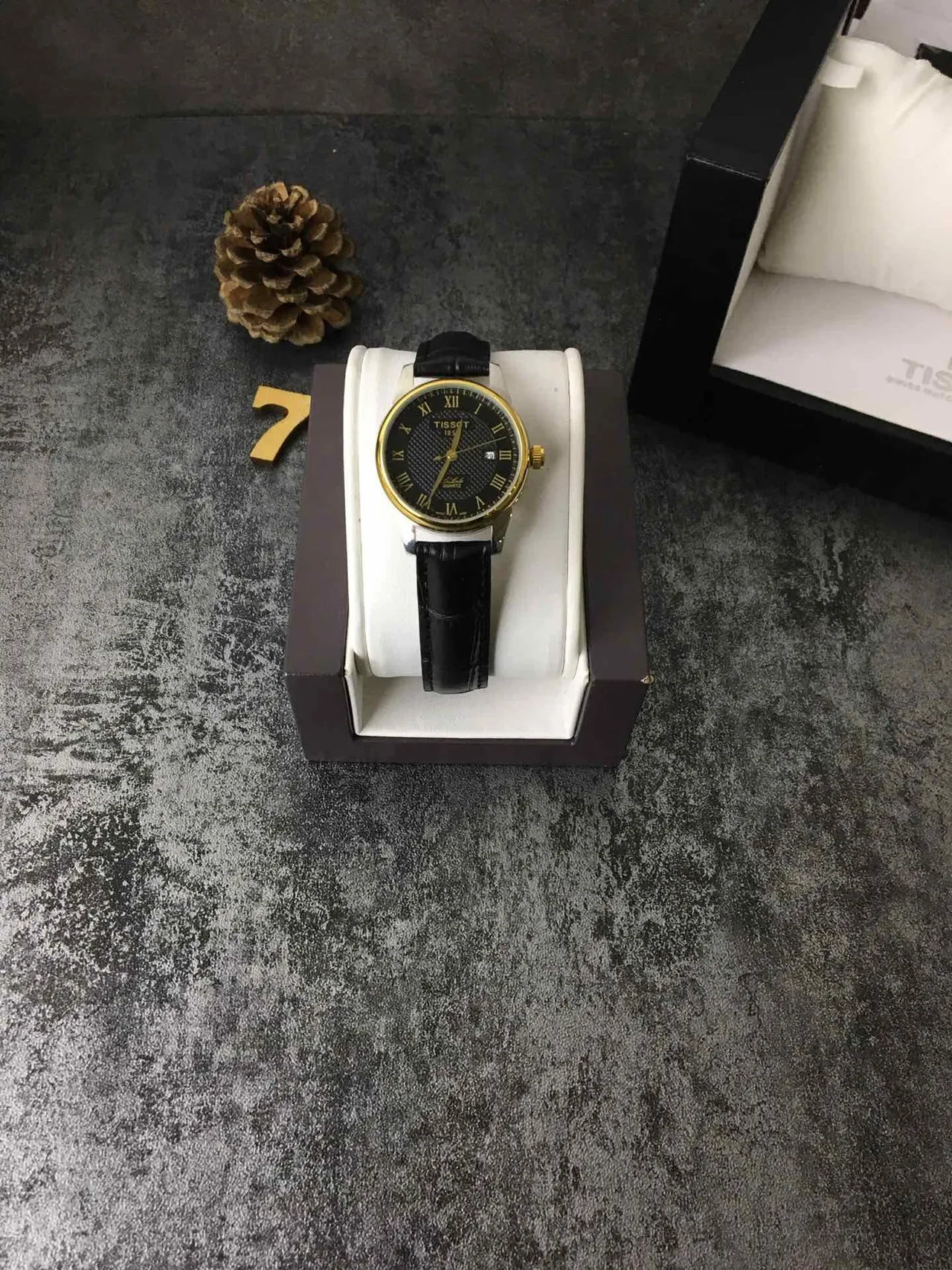 Tissot Le Locle Quartz Preto Dourado Caixa Coroa Texturizada Quartz Relógio 2
